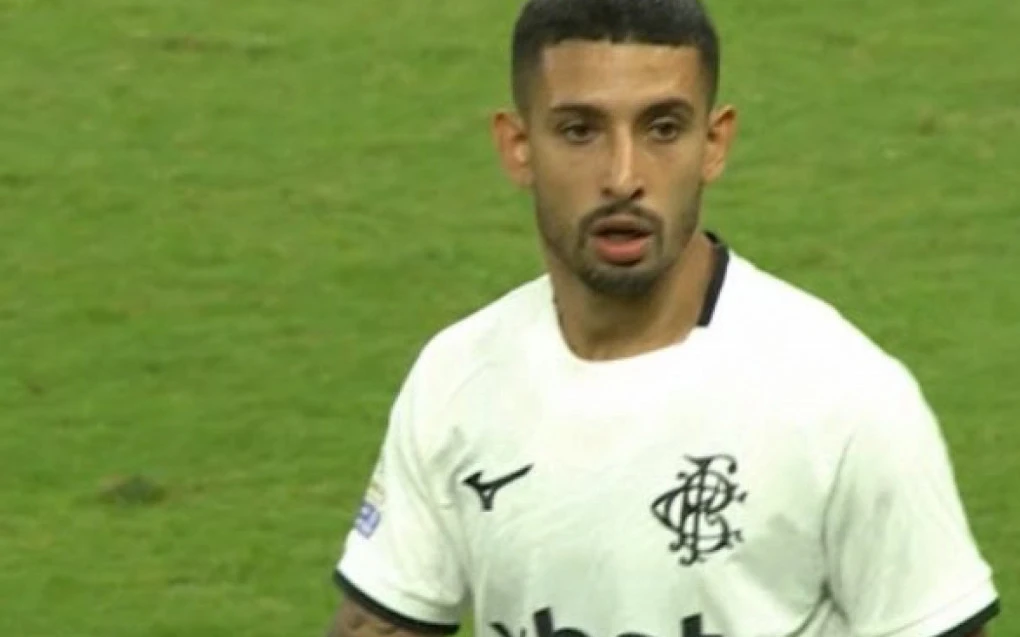 Santi Rodríguez entrando em campo nos minutos finais da partida pelo Botafogo contra o Cruzeiro
