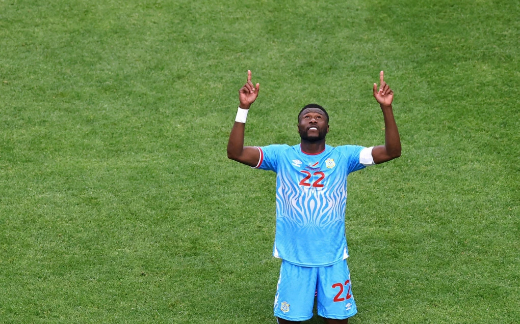 Chancel Mbemba em ação vestindo as cores da seleção da RD Congo