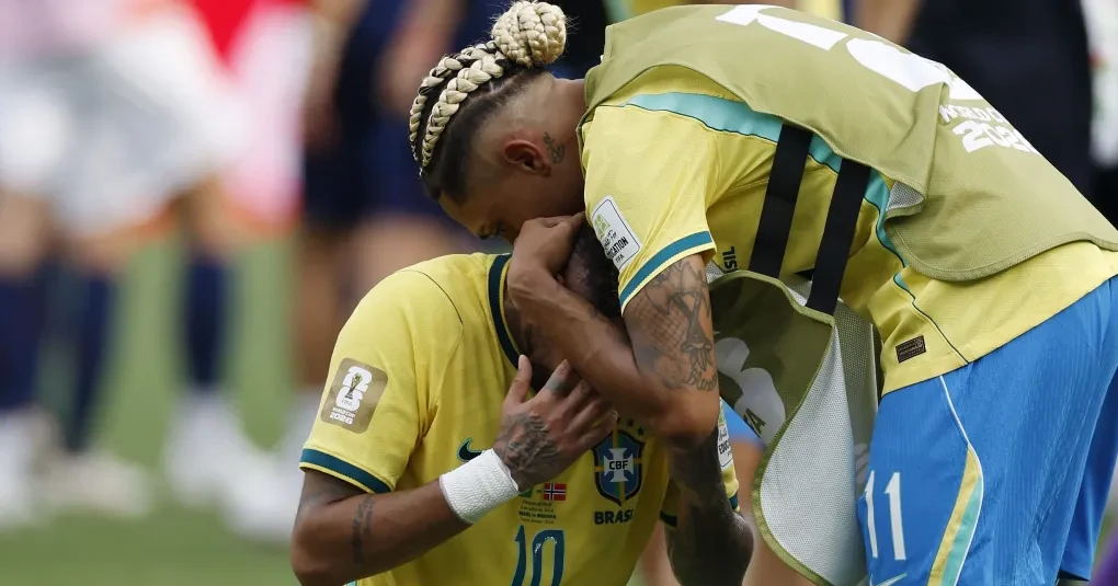 Jogadores da seleção brasileira na saída de campo após eliminação na Copa do Mundo de 2026