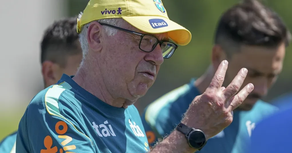 Jogadores da Seleção Brasileira durante treino preparatório para as oitavas da Copa do Mundo