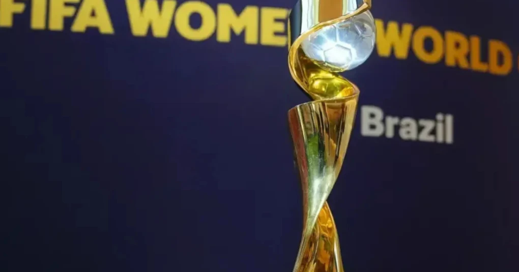 Representante da CBF em coletiva sobre o crescimento do futebol feminino