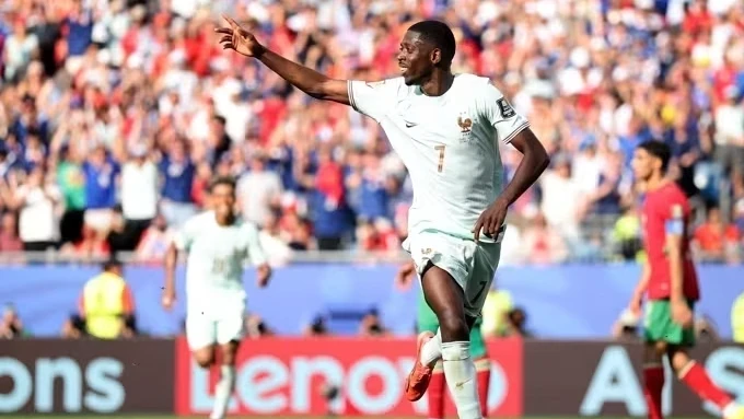 Jogadores da seleção da França comemorando gol no Gillette Stadium em Boston