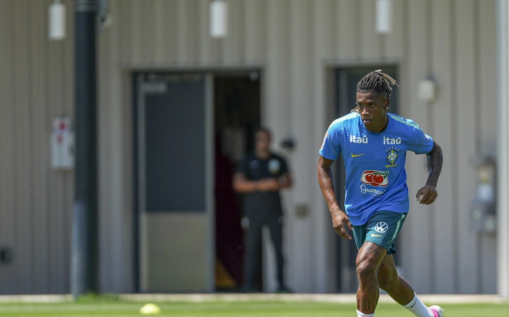 Danilo, volante do Botafogo, ganha folga e fica fora do jogo contra o Santos