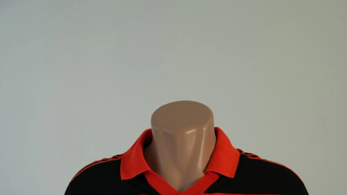 Camisa usada no Fla-Flu de 1989 com logo da Lubrax no alto das costas