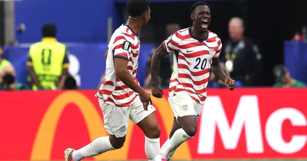 Folarin Balogun em ação com a camisa dos Estados Unidos