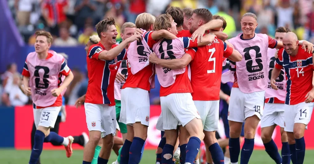 Jogadores da Noruega comemoram gol contra o Brasil no MetLife Stadium