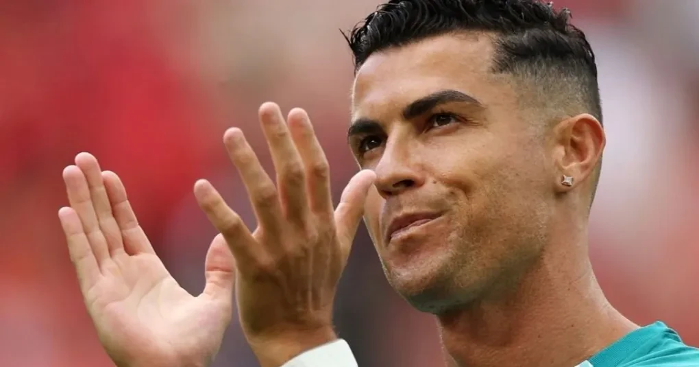 Cristiano Ronaldo entrando em campo pela seleção de Portugal durante a Copa do Mundo