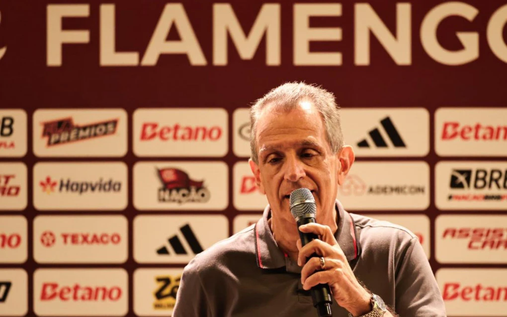 Luiz Eduardo Baptista, presidente do Flamengo, durante entrevista no clube