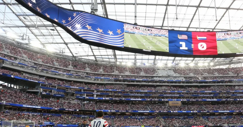 Torcedores americanos celebrando em estádio durante a Copa do Mundo de 2026