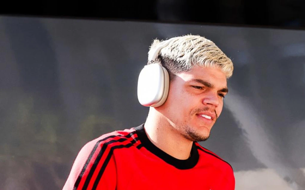 Ayrton Lucas avalia futuro no Flamengo em meio a rumores de mercado