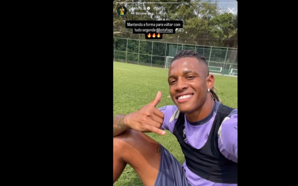 Danilo em treino nas férias, close no jogador fazendo trabalho físico