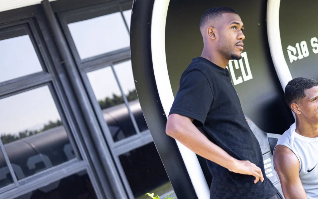 Rayan visita CT do Vasco após eliminação do Brasil na Copa
