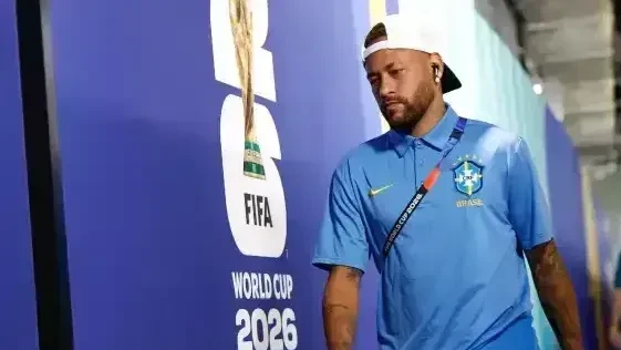Interior do jatinho particular de Neymar com poltronas e objetos pessoais