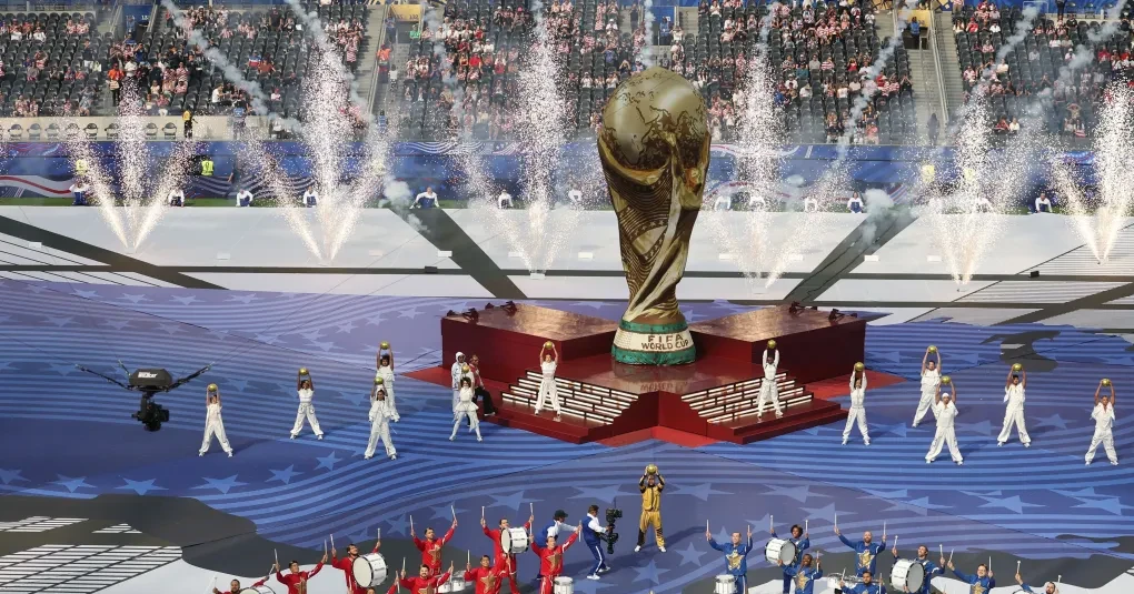MetLife Stadium cheio antes da final da Copa do Mundo 2026 com palcos anunciados para o intervalo
