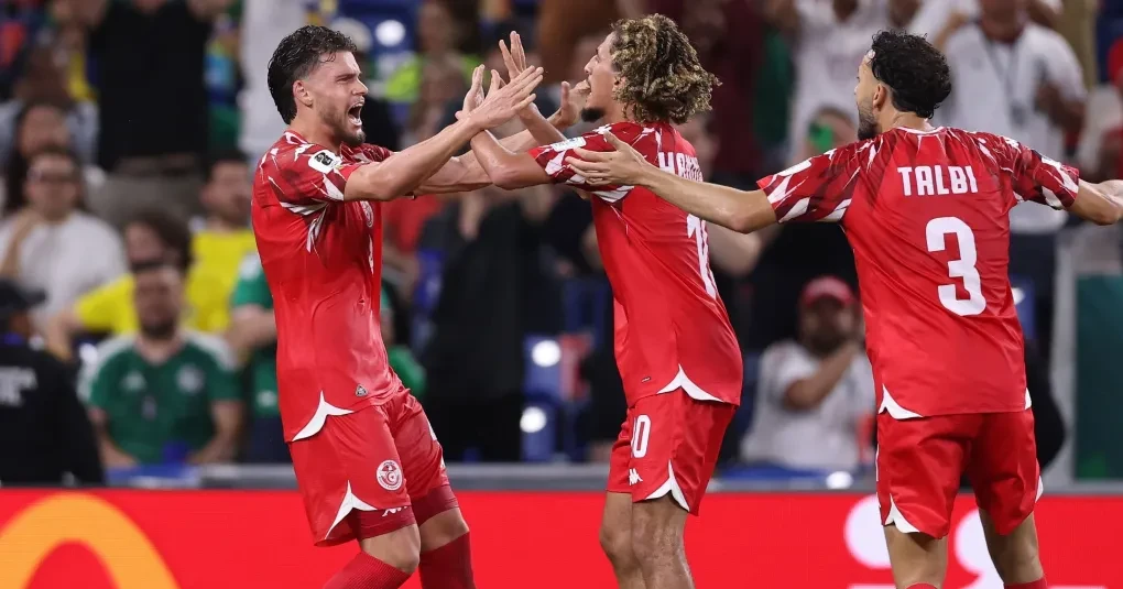 Jogadores da seleção tunisiana durante partida da Copa do Mundo no estádio