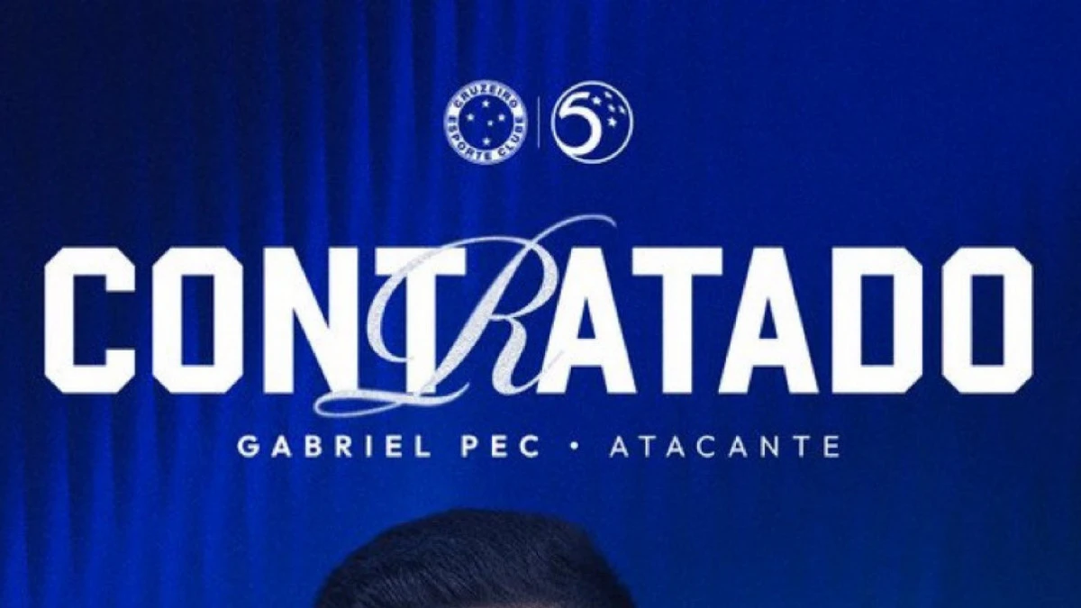 Gabriel Pec em apresentação pelo Cruzeiro com camisa do clube