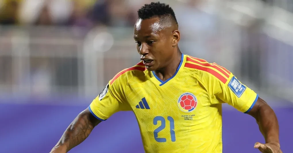 Jaminton Campaz com a camisa da seleção colombiana em jogo da Copa do Mundo