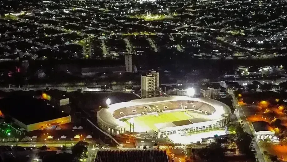 Vista geral da Fonte Luminosa com torcedores no entorno antes da partida