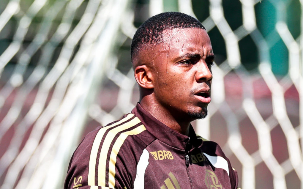 Andrew, goleiro do Flamengo, em foto oficial do clube