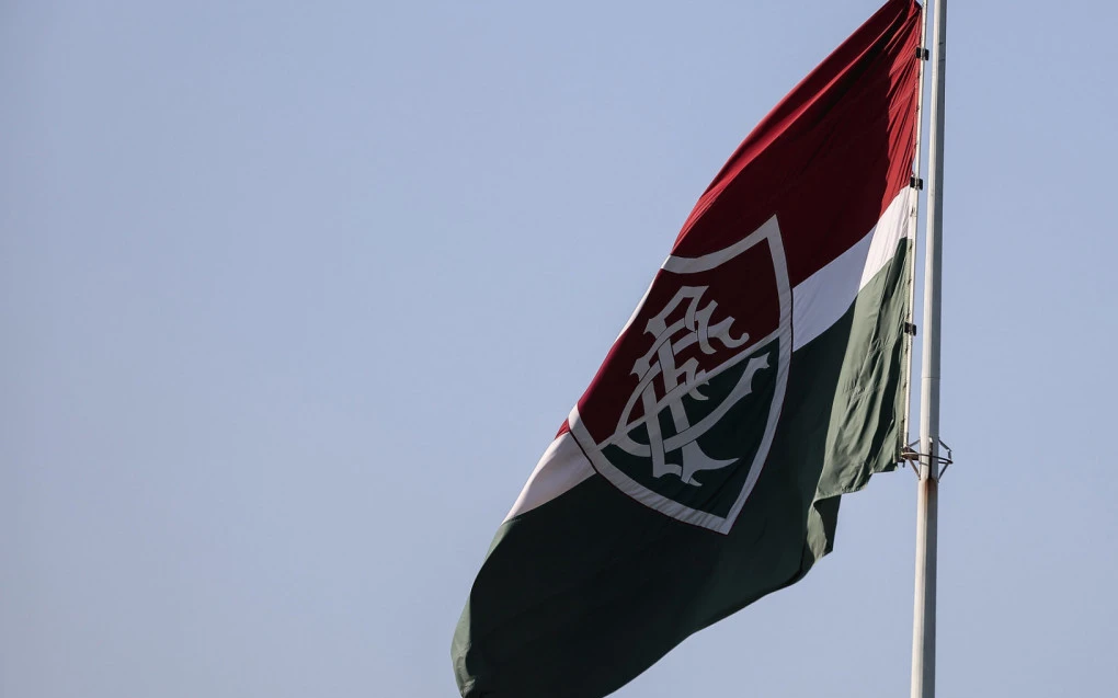 Bandeira do Fluminense tremulando no CT Carlos Castilho