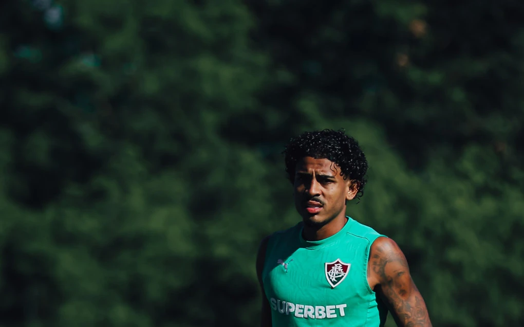 John Kennedy em treino pelo Fluminense no gramado