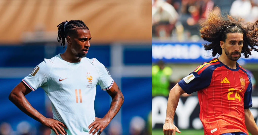 Jogadores de França e Espanha aquecendo no gramado do AT&T Stadium em Dallas