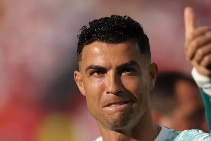 Cristiano Ronaldo comemorando gol com a camisa de Portugal