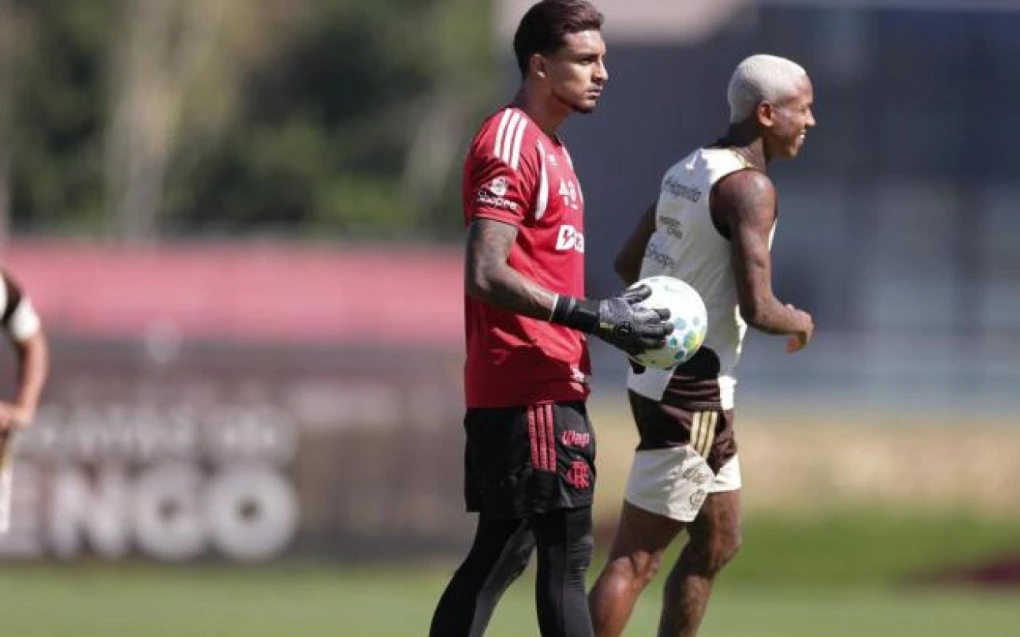 Dyogo Alves em treino com uniforme do Flamengo