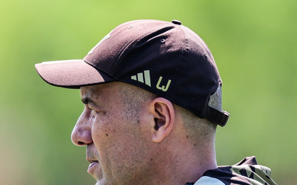Leonardo Jardim no banco de reservas durante jogo do Flamengo