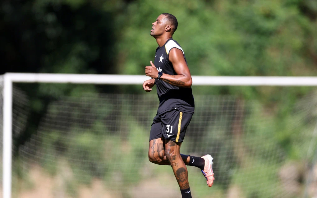 Kaio Pantaleão em treino pelo Botafogo no CT Lonier
