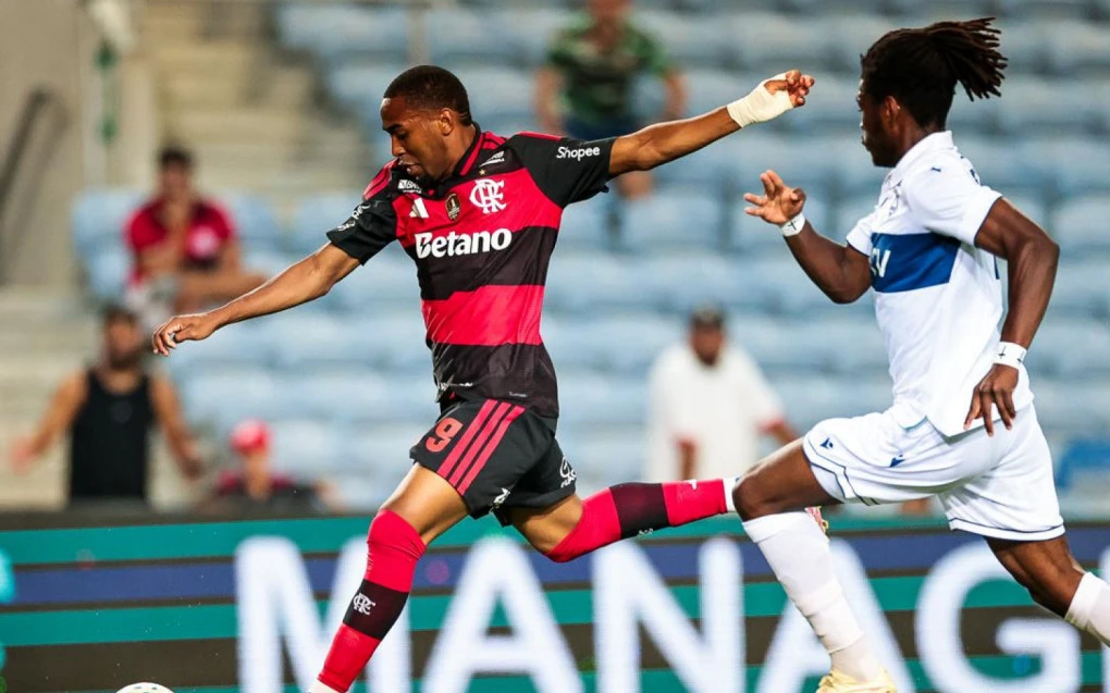 Lorran pode ganhar espaço no Flamengo após amistoso contra Lausanne-Sport