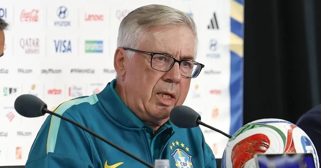 Carlo Ancelotti em coletiva após eliminação, com expressão séria