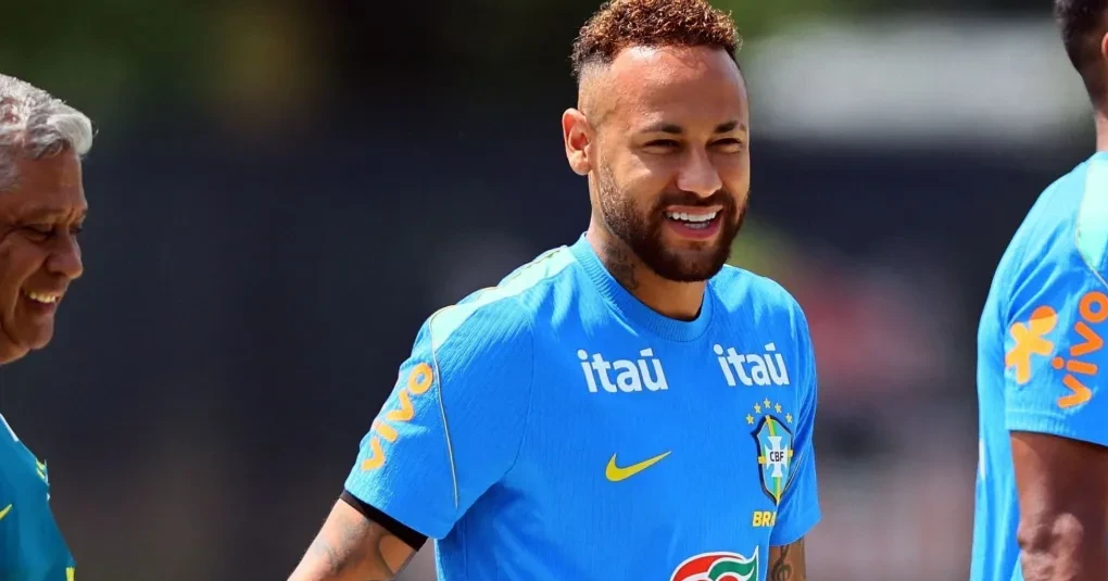 Neymar com a camisa da seleção brasileira durante aquecimento