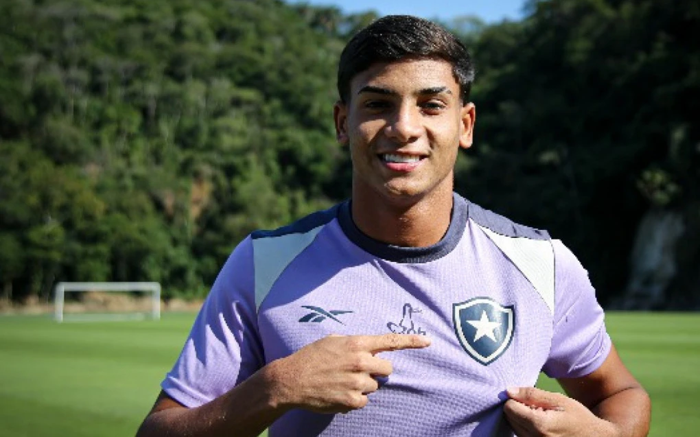 Kadu em ação com a camisa do Remo durante treino