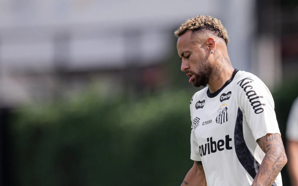 Neymar é dúvida para duelo com o Botafogo no retorno do Brasileirão