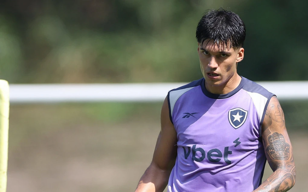 Joaquín Correa, atacante do Botafogo, tem futuro indefinido após perder espaço