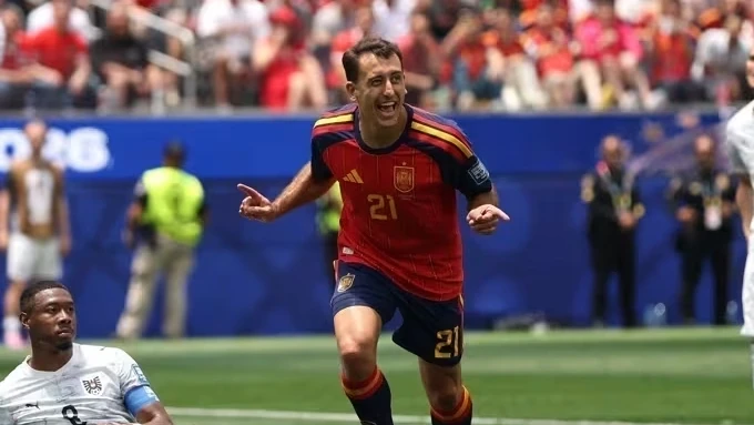 Jogadores da Espanha comemorando gol no SoFi Stadium