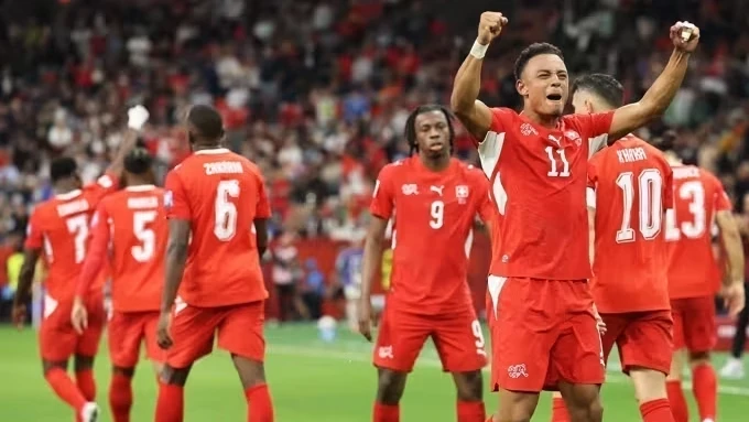 Jogadores da seleção da Suíça comemorando gol no BC Place, Vancouver