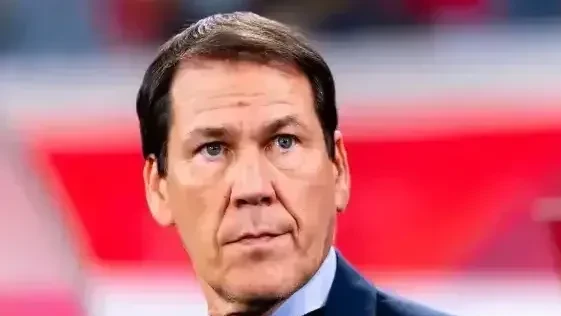 Rudi Garcia à beira do campo durante partida da Bélgica