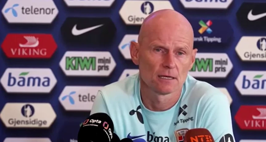 Ståle Solbakken em coletiva de imprensa sobre a liberação de Balogun pela Fifa