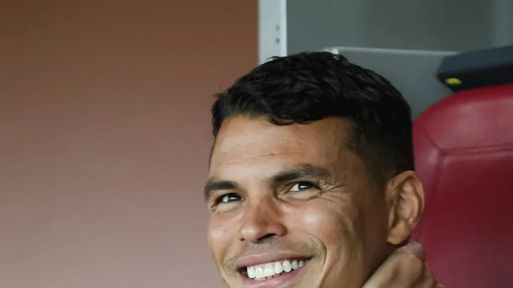 Thiago Silva reassume a camisa 3 do Fluminense e agradece a Jemmes