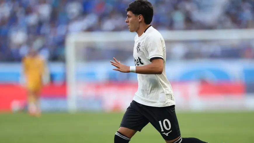Álvaro Montoro com a bola pelo Botafogo no Mineirão