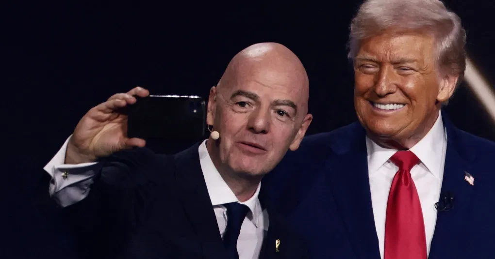 Gianni Infantino e Donald Trump conversando na Trump Tower em Nova York