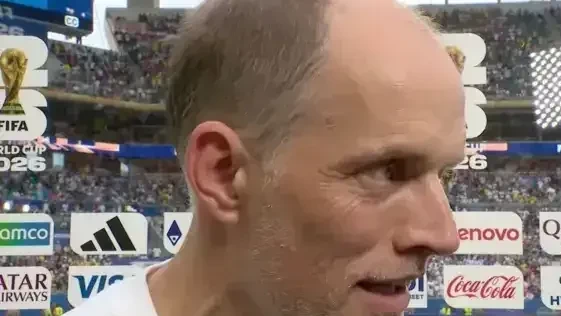 Thomas Tuchel gesticulando à beira do campo após a partida
