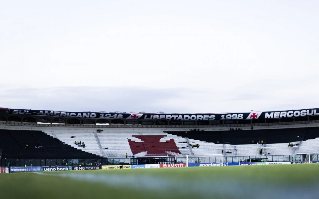 Fachada e gramado do estádio de São Januário, sede do Vasco