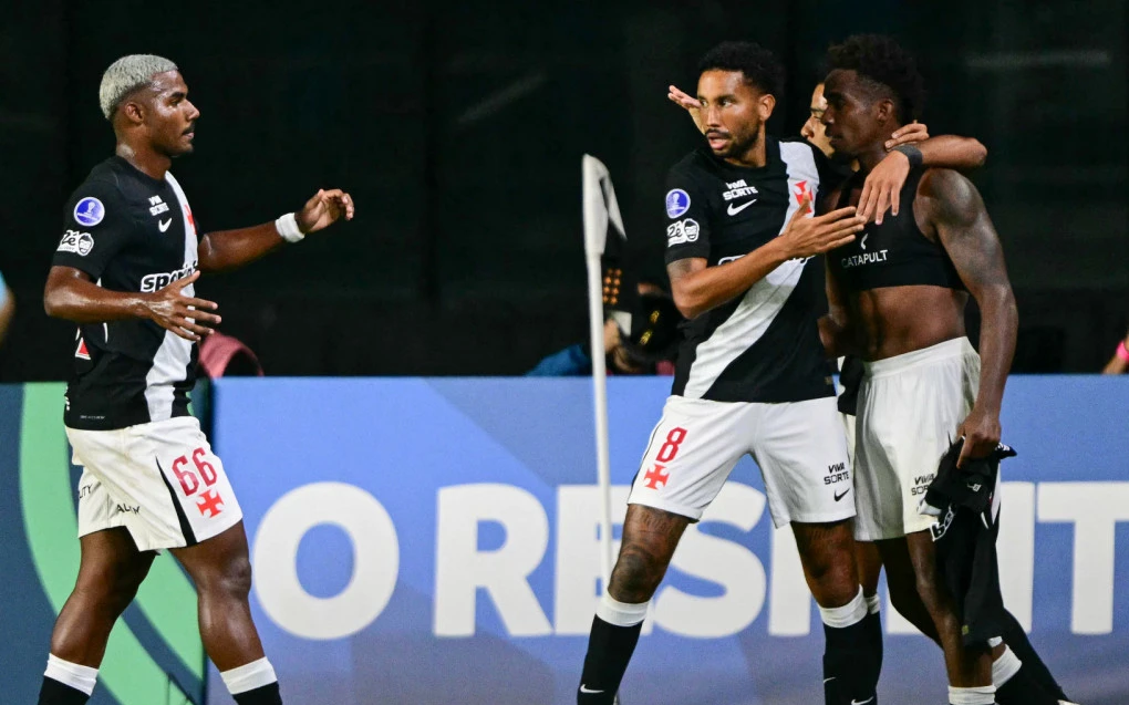 Vasco vence Independiente Medellín e garante vaga nas oitavas da Sul-Americana
