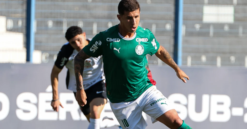 Felipe Teresa comemorando o gol de cobertura pelo Palmeiras Sub-20