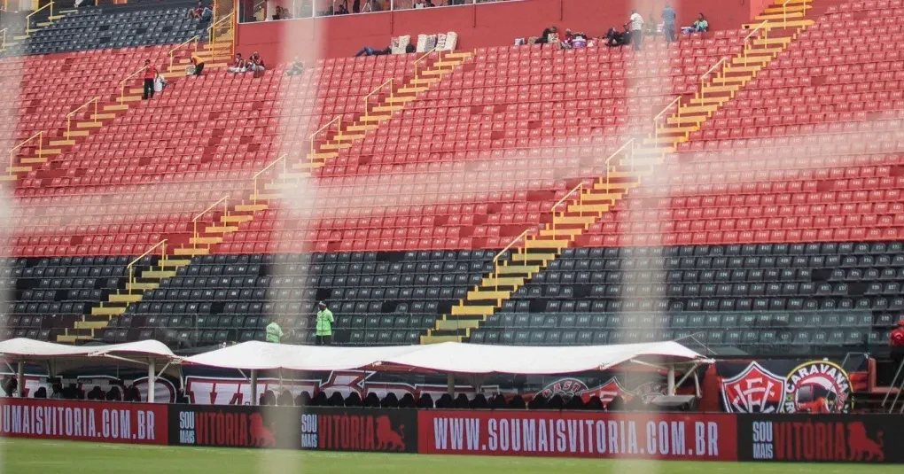 Torcida do Vitória no Barradão antes da partida
