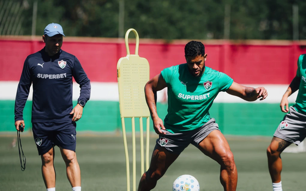 Hulk, atacante do Fluminense, começa a reduzir resistência da torcida