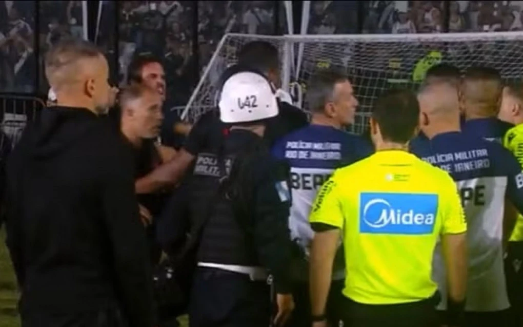 Árbitro relata soco e xingamentos de diretoria e comissão do Vasco após jogo